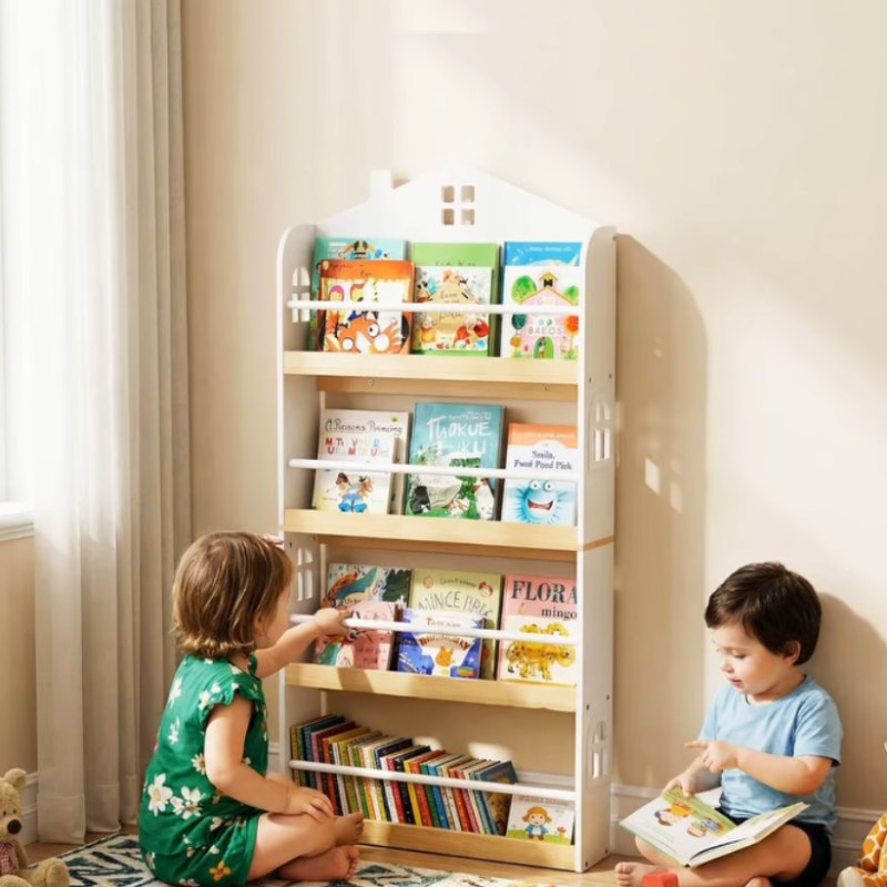 Kapağı öne bakan raflı, çocuk boyunda ahşap Montessori kitaplık